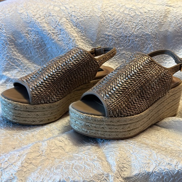 Tan size 7 wedges by  Steven,Raffia upper material - Picture 2 of 6
